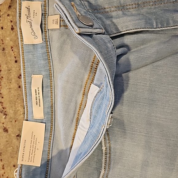 Universal Thread jeans - Picture 4 of 13